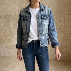 Toi & Moi Distressed Vintage Acid Wash Stretchy Denim Utility Trucker Jacket